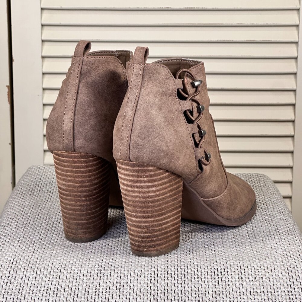 G by Guess Open Toe Bungee Ankle Boots Booties Brown Beige Women Size 6.5 - Picture 3 of 8